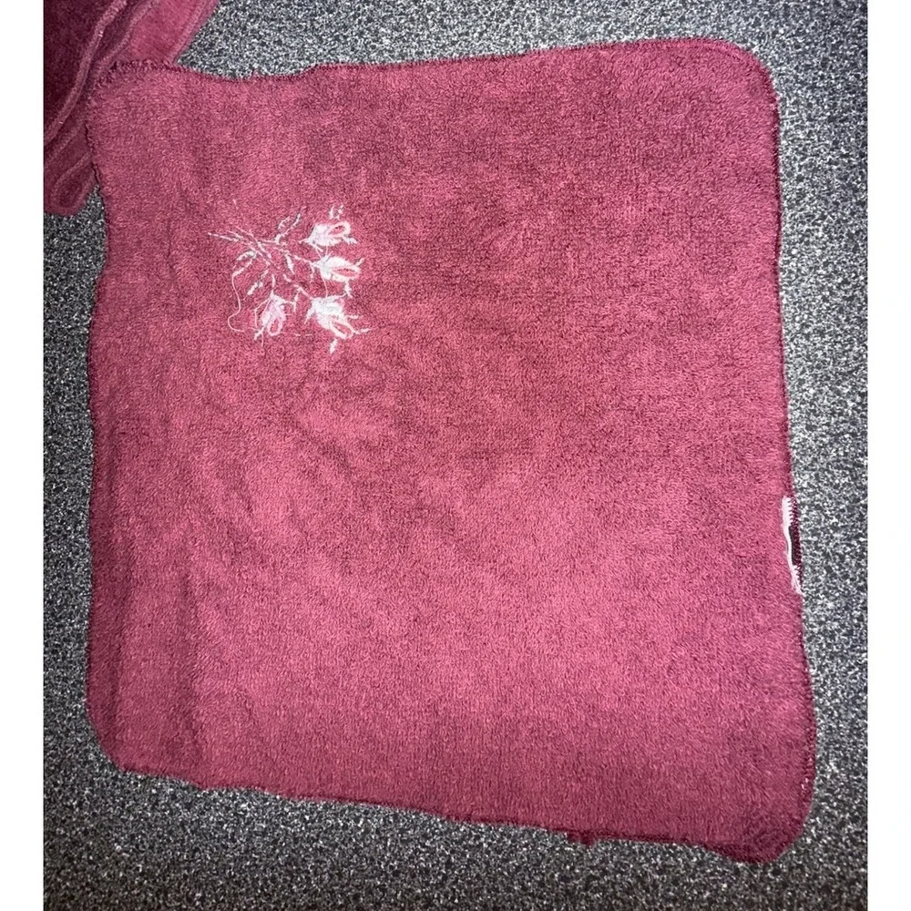 Vtg Embroidered JC Penny's Home Collection Maroon  Towels 2 Bath /2 Hand/ 2 Wash
